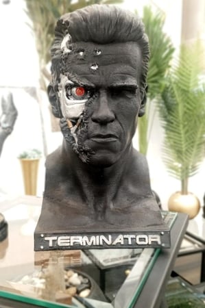 مجسم تحفة لشخصية ترمنيتور مع اليد  trmanitor