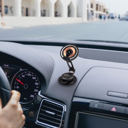 جير لوك - حامل جوال مع شحن ماج سيف للسيارة بقوة 15 واط - اسود