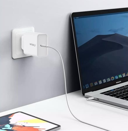 تسوق فيش جداري تقنية PD بقوة 20واط من WIWU - ايه جي ستور