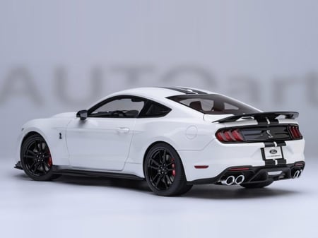 Ford Mustang Shelby GT500 Oxford White 1:18 AUTOart 73095