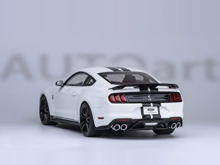 Ford Mustang Shelby GT500 Oxford White 1:18 AUTOart 73095
