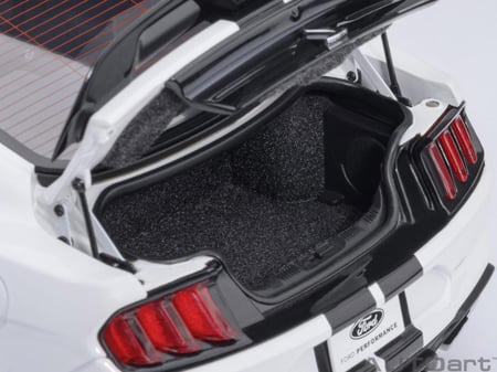 Ford Mustang Shelby GT500 Oxford White 1:18 AUTOart 73095