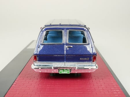 Matrix 1:43 Chevrolet Suburban Año de construcción 1981 azul metálico