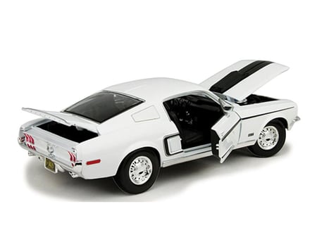 Ford Mustang GT Cobra Jet 1968 White 1:18 Maisto 31167