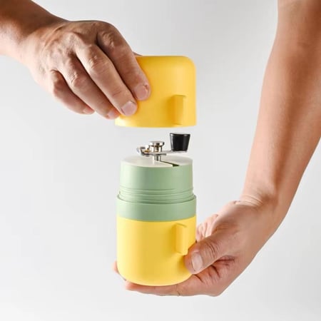 باريستا متنقل مثالي للاستمتاع بالقهوة الطازجة أينما كنت - في التخييم