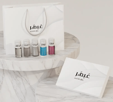 بوكس مسك الأنوثة الفاخر من مسك عبهر يحتوي على 5 عبوات مسك وكيس للإهداء