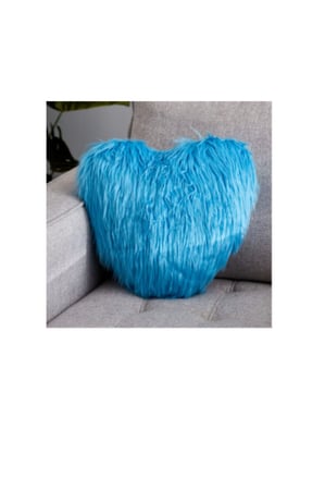 وسادة من جلد الأغنام الصناعي بشكل قلب من أرلو - 40x40 سم