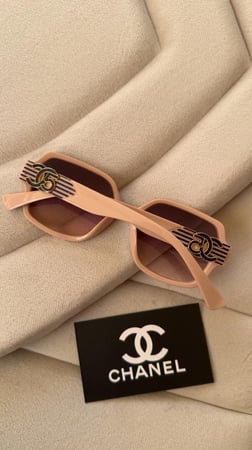 نظارة شانيل  فخمة   جدا مع ملحقات