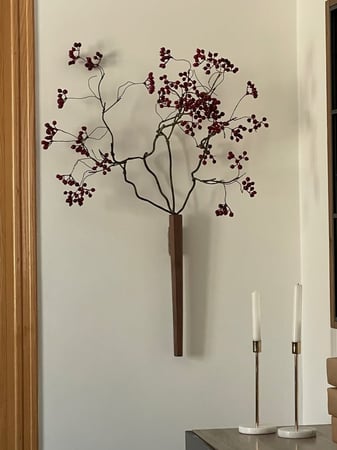 فازة جدارية خشب الجوز الغامق