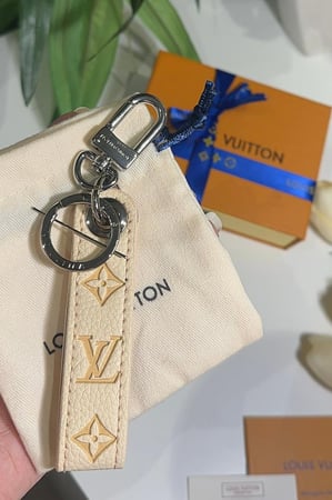 ميداليه LV