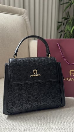 AIGNER-جلد