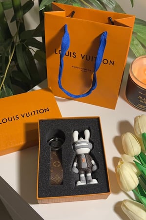 ميدالية وتعليقه LV