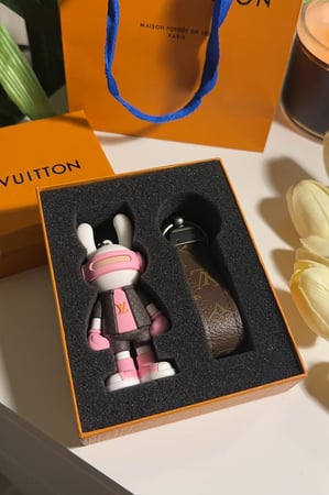 ميدالية وتعليقه LV