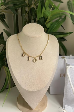 سلسال Dior