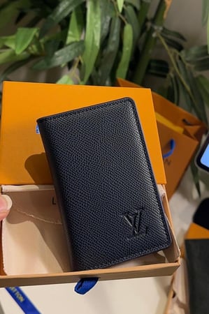 محفظة LV الوان