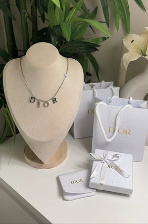 سلسال Dior