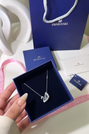 قلادة البطه الراقص