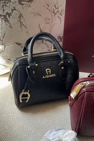 Small- AIGNER