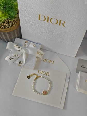 اسورة Dior لؤلو
