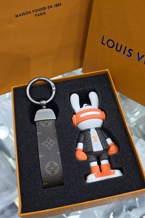 ميدالية وتعليقه LV