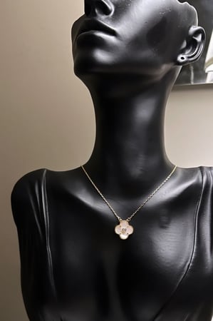 عقد الزهره فان كليف