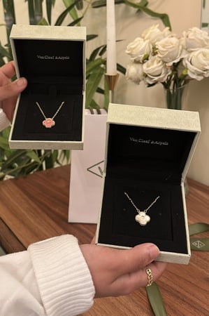 عقد الزهره فان كليف