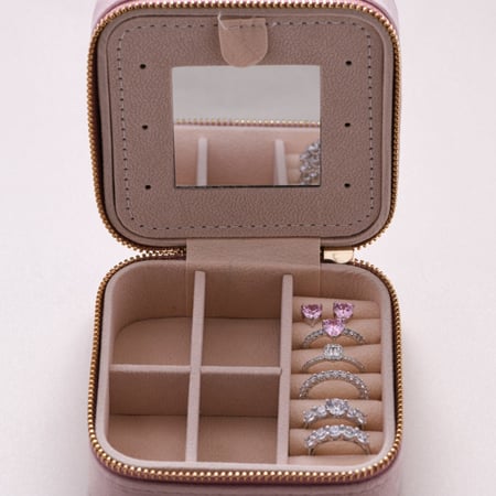 حقيبة لحفظ المجوهرات