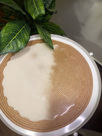 قاعدة عطور حجم صغير