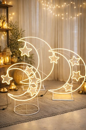 هلال رمضان +نجمة بقاعدة وسط انارة صفراء