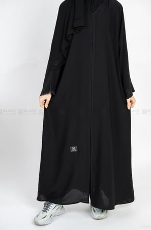عباية مطرزة