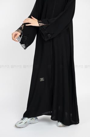 عباية مطرزة