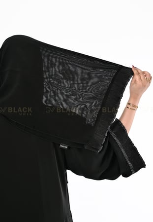 عباية سوداء مع كلفة