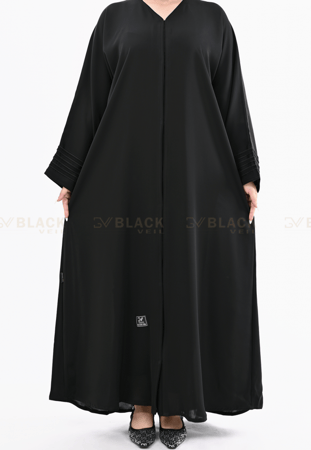عباية محددة بخطوط سوداء