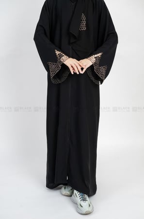 عباية مطرزة