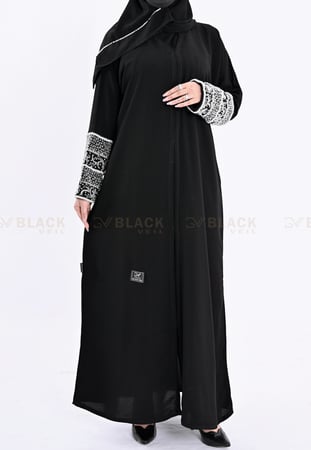 عباية كتف ملكي مطرزة