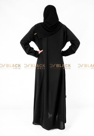 عباية كتف سادة مقفولة واكمام عادية