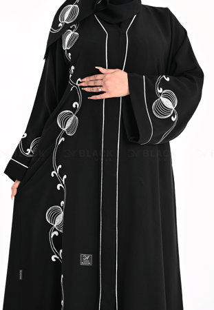 عبايه مطرزه