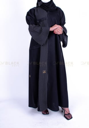 عباية كتف زرار بقماش حرير