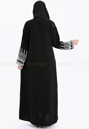 عباية كتف ملكي مطرزة