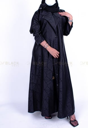 عباية كتف بقماش كريب مقلم