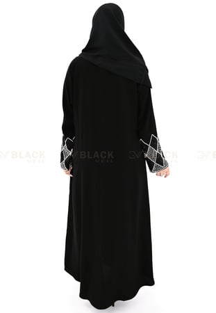 عباية كتف ملكي مطرزة