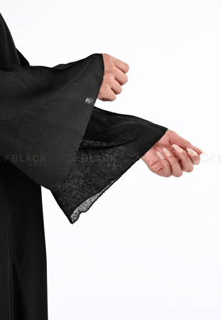 عباية كتف زرار نص كلوش