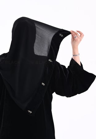 عباية مخمل مطرز