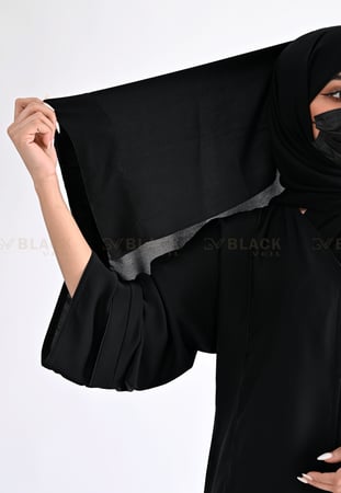 عباية سوداء كم مربع