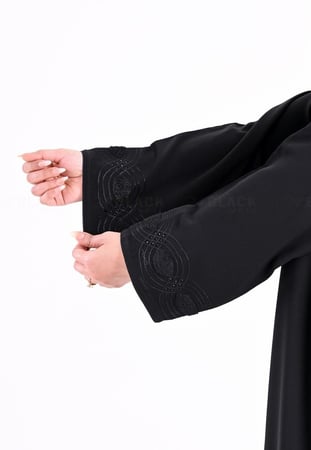 عباية مطرز آري