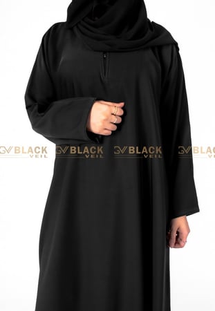 عباية كتف سادة مقفولة واكمام عادية