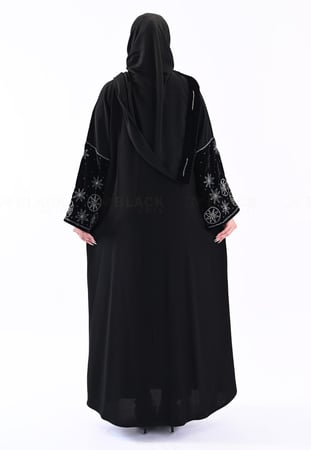 عباية كم قطيفة مطرز