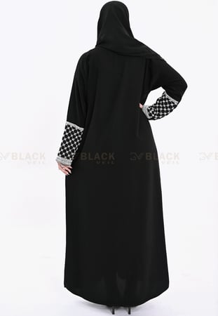 عباية كتف ملكي مطرزة