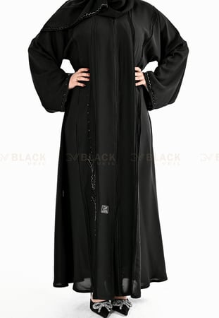 عباية كتف سوداء بتطريز اسود