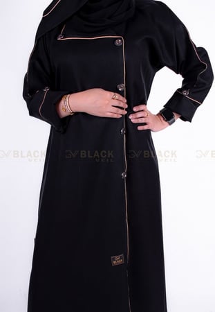 عباية كتف بتحديد ذهبي